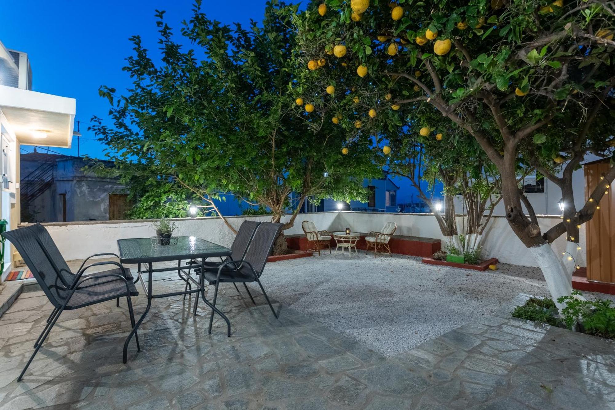 Spacious Home With Yard, Mytilene Lesvos Εξωτερικό φωτογραφία