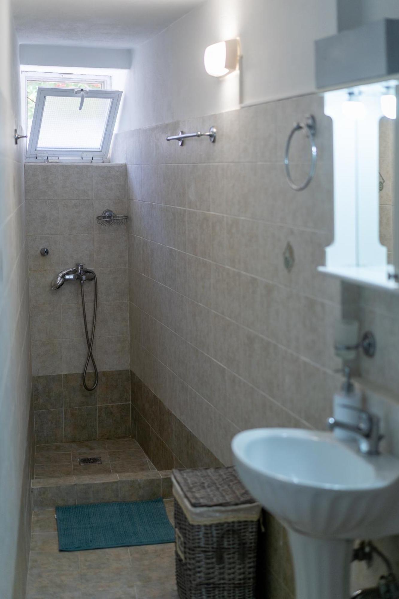 Spacious Home With Yard, Mytilene Lesvos Εξωτερικό φωτογραφία