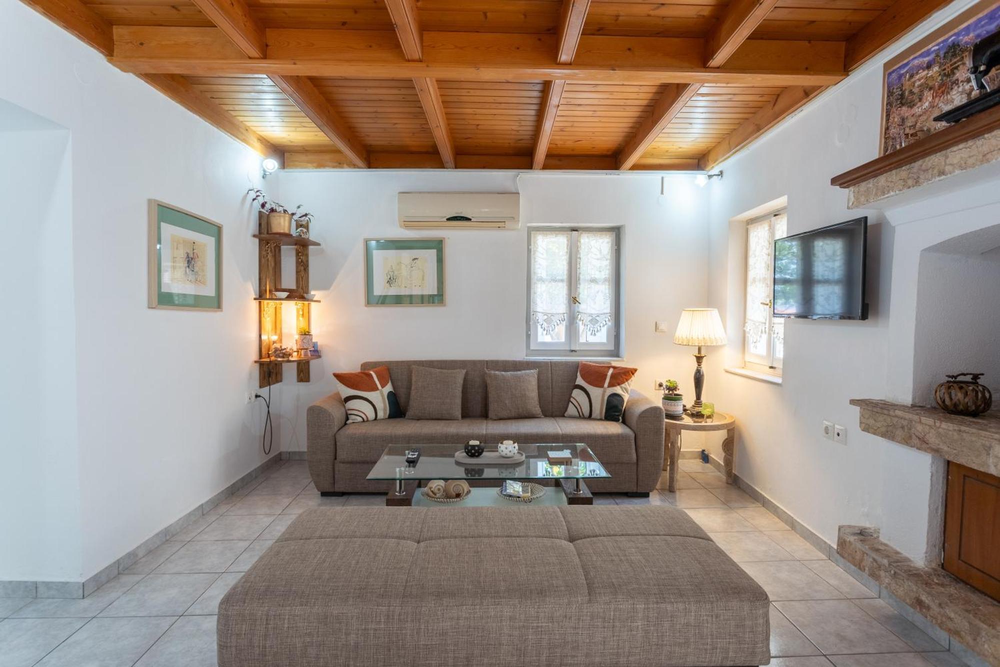 Spacious Home With Yard, Mytilene Lesvos Εξωτερικό φωτογραφία