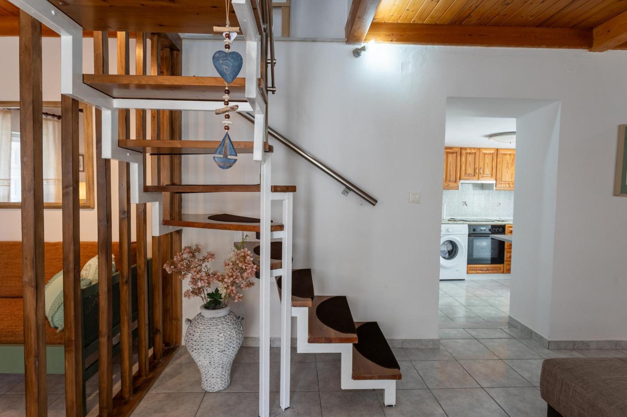 Spacious Home With Yard, Mytilene Lesvos Εξωτερικό φωτογραφία