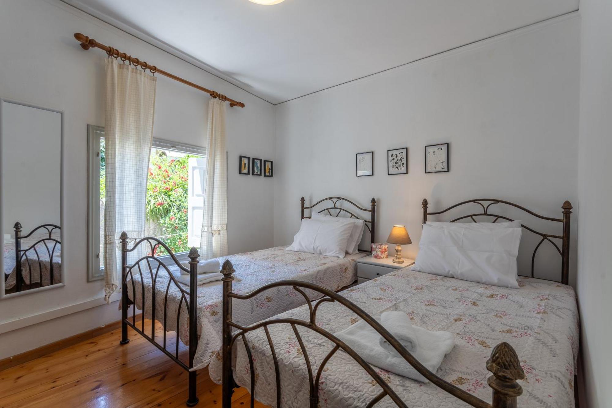 Spacious Home With Yard, Mytilene Lesvos Εξωτερικό φωτογραφία