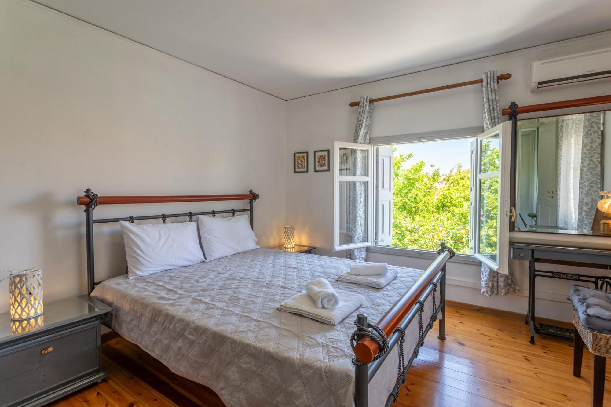 Spacious Home With Yard, Mytilene Lesvos Εξωτερικό φωτογραφία