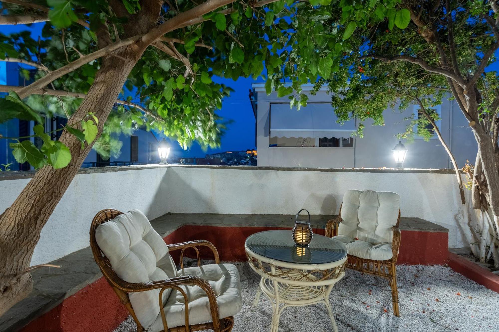Spacious Home With Yard, Mytilene Lesvos Εξωτερικό φωτογραφία