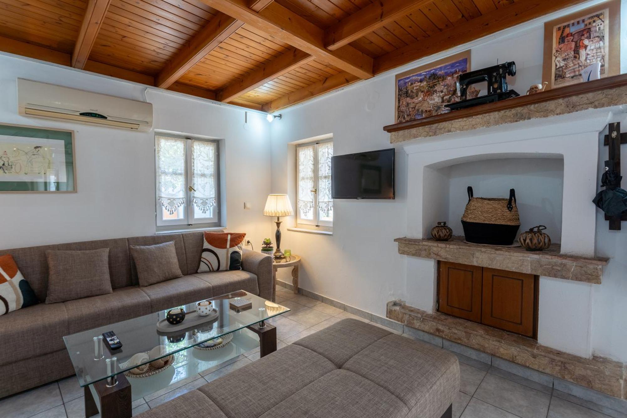 Spacious Home With Yard, Mytilene Lesvos Εξωτερικό φωτογραφία
