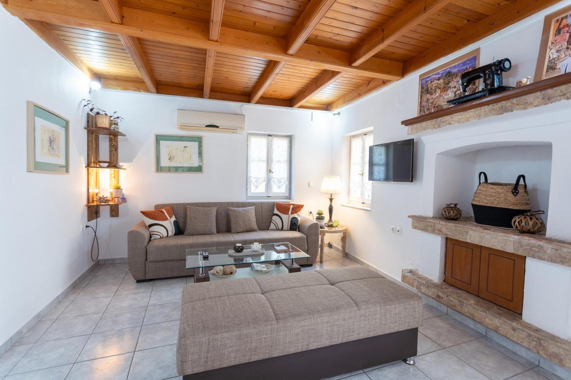 Spacious Home With Yard, Mytilene Lesvos Εξωτερικό φωτογραφία