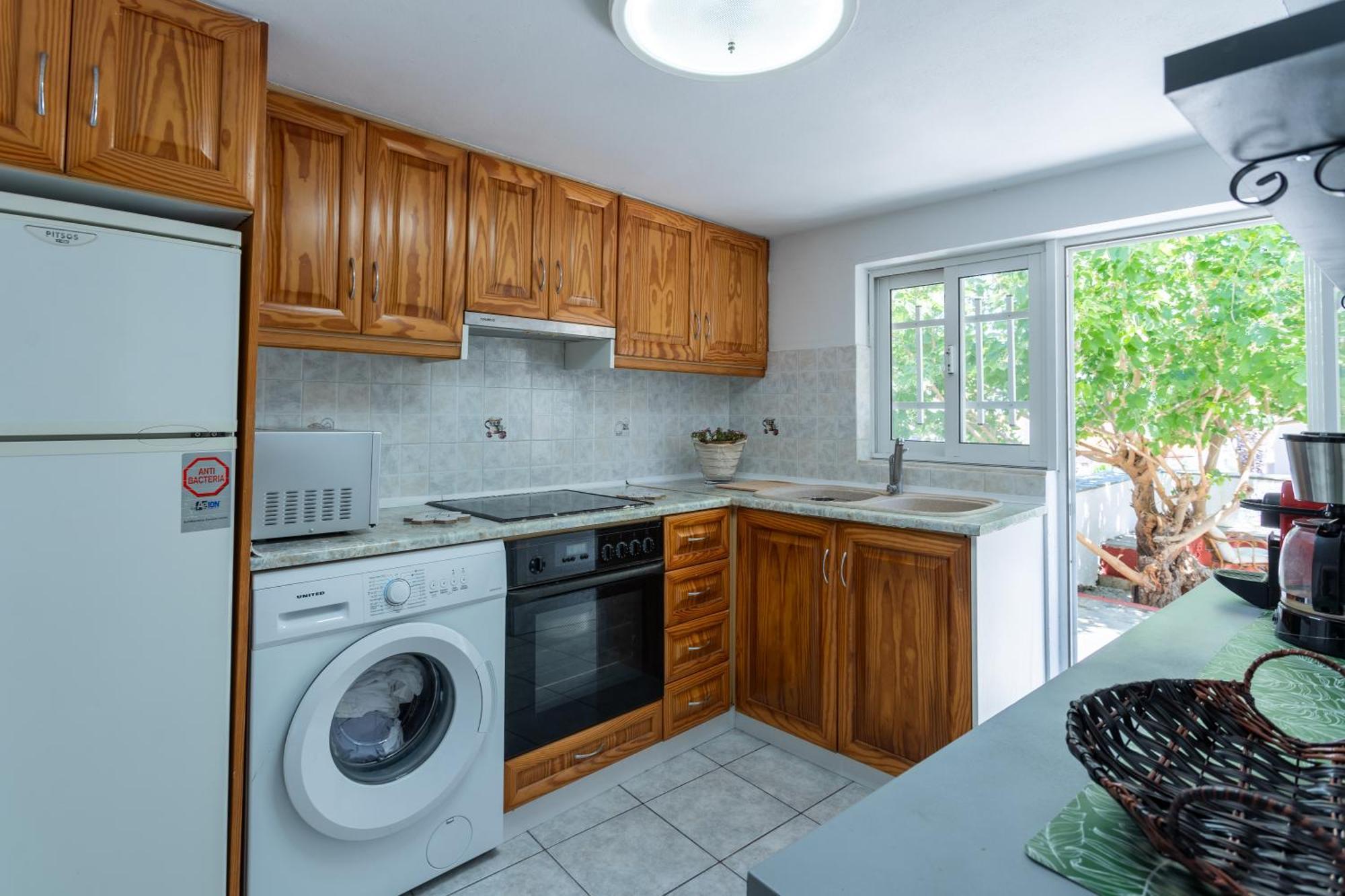 Spacious Home With Yard, Mytilene Lesvos Εξωτερικό φωτογραφία