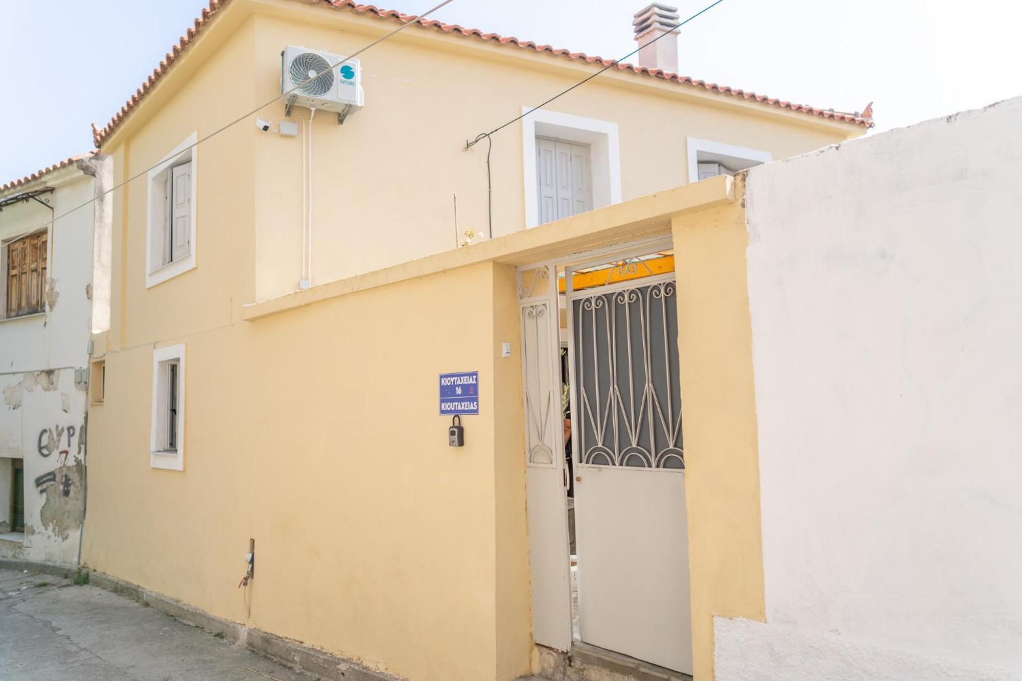 Spacious Home With Yard, Mytilene Lesvos Εξωτερικό φωτογραφία